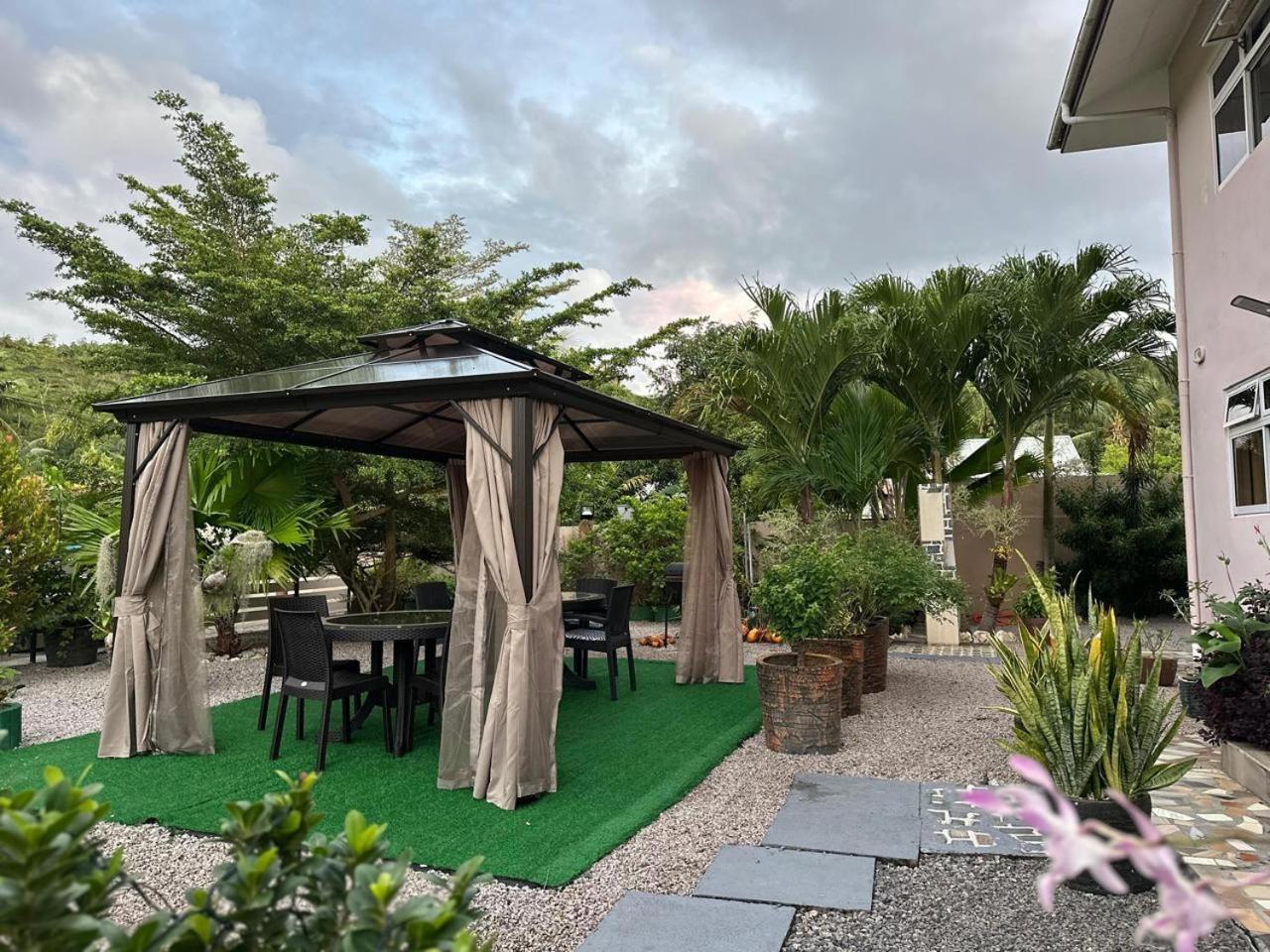 Mokara Holiday Apartment Anse Royale Esterno foto